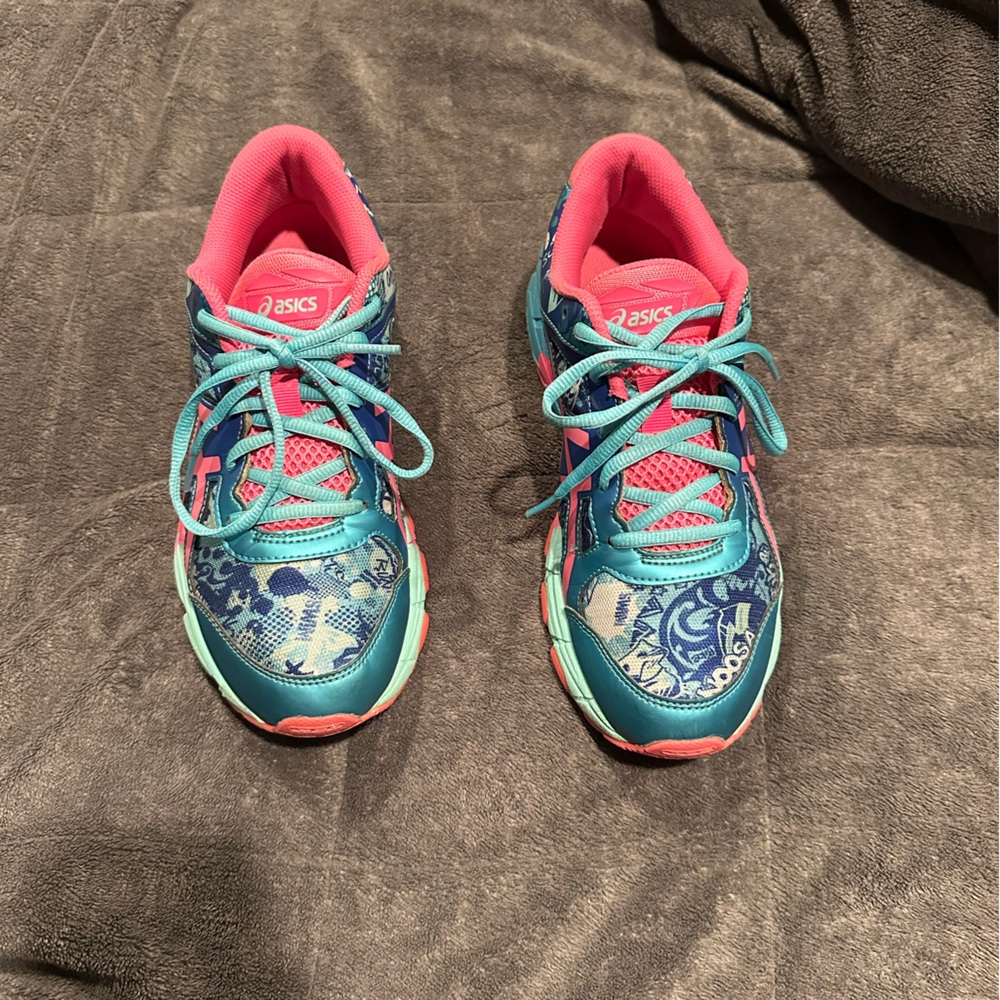ASICS kids size 7 sneakers